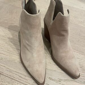 Vince Camuto botties